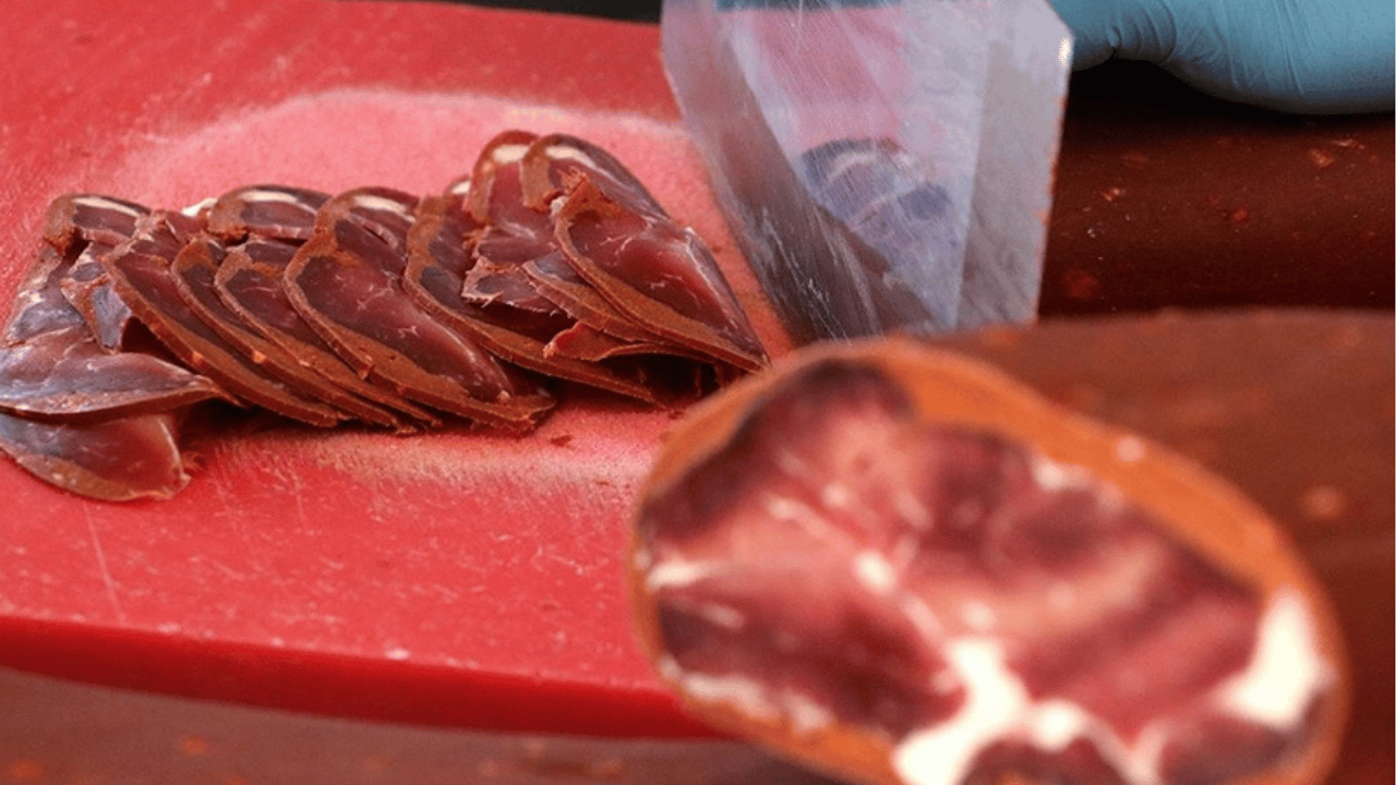 Kayseri Pastırmasını rahat bırakmıyorlar: Kayserili isim ateş püskürdü!