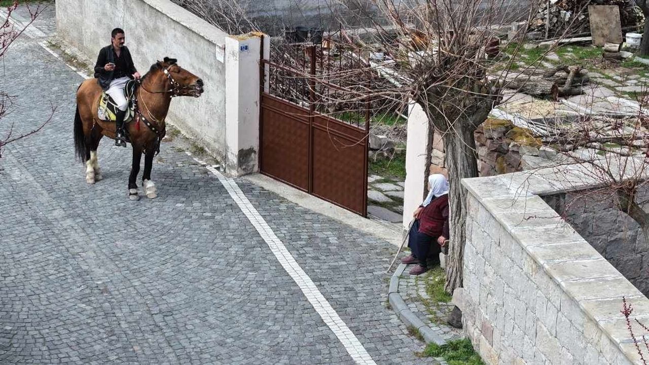 Kayserili muhtar ‘Deli’ atıyla hizmete koşuyor!
