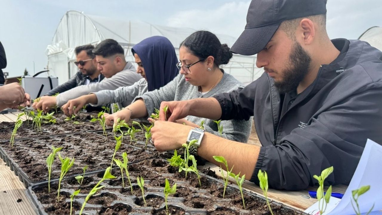 KAYÜ öğrencilerine doğal ürünler bahçesinde tarım eğitimi