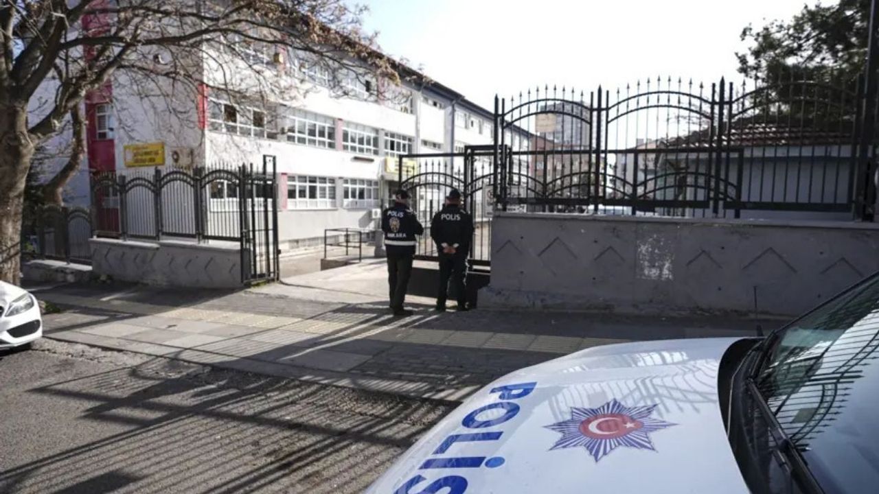 Okul önlerinde en az iki polis görevlendirilecek