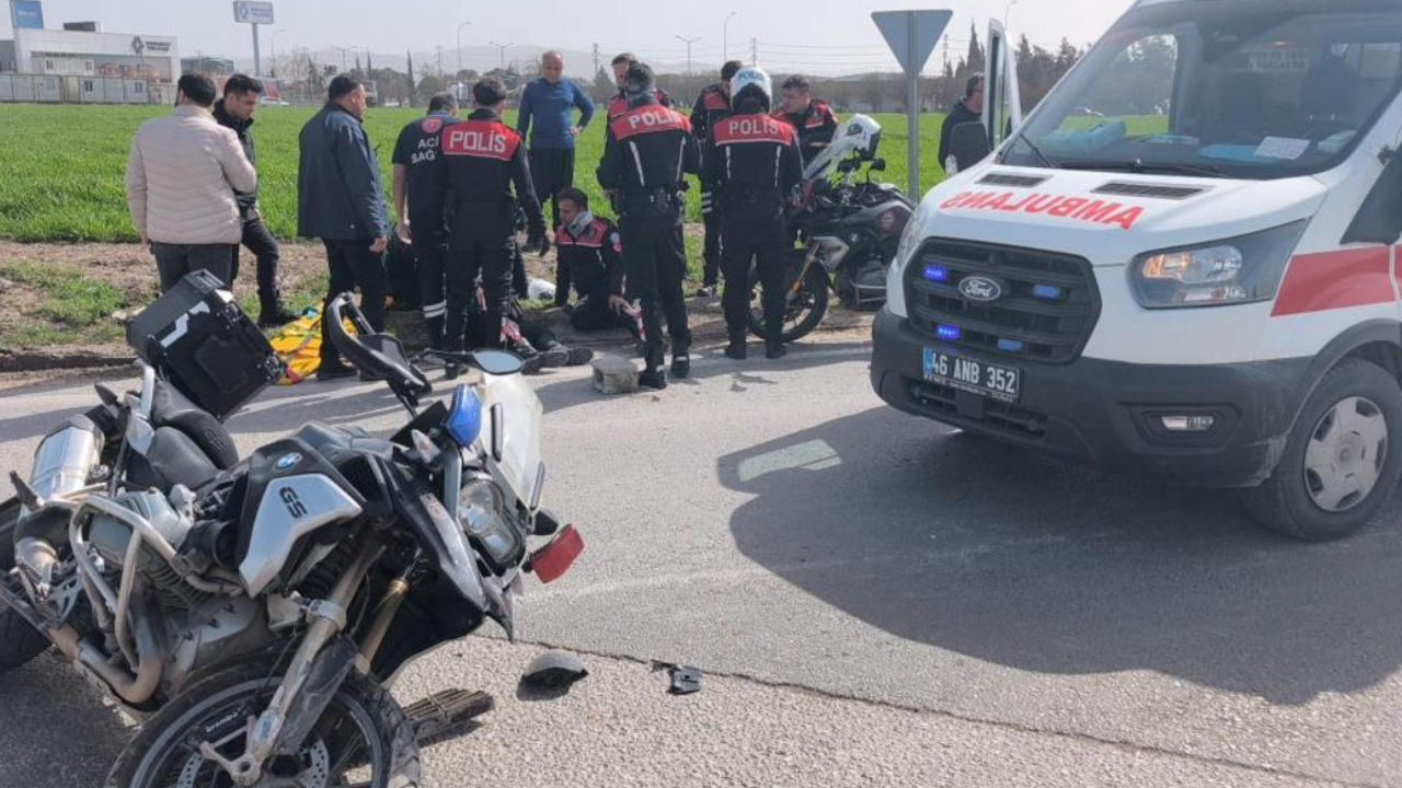 Ehliyetsiz sürücü polislere çarpıp kaçtı: 2 polis yaralı!