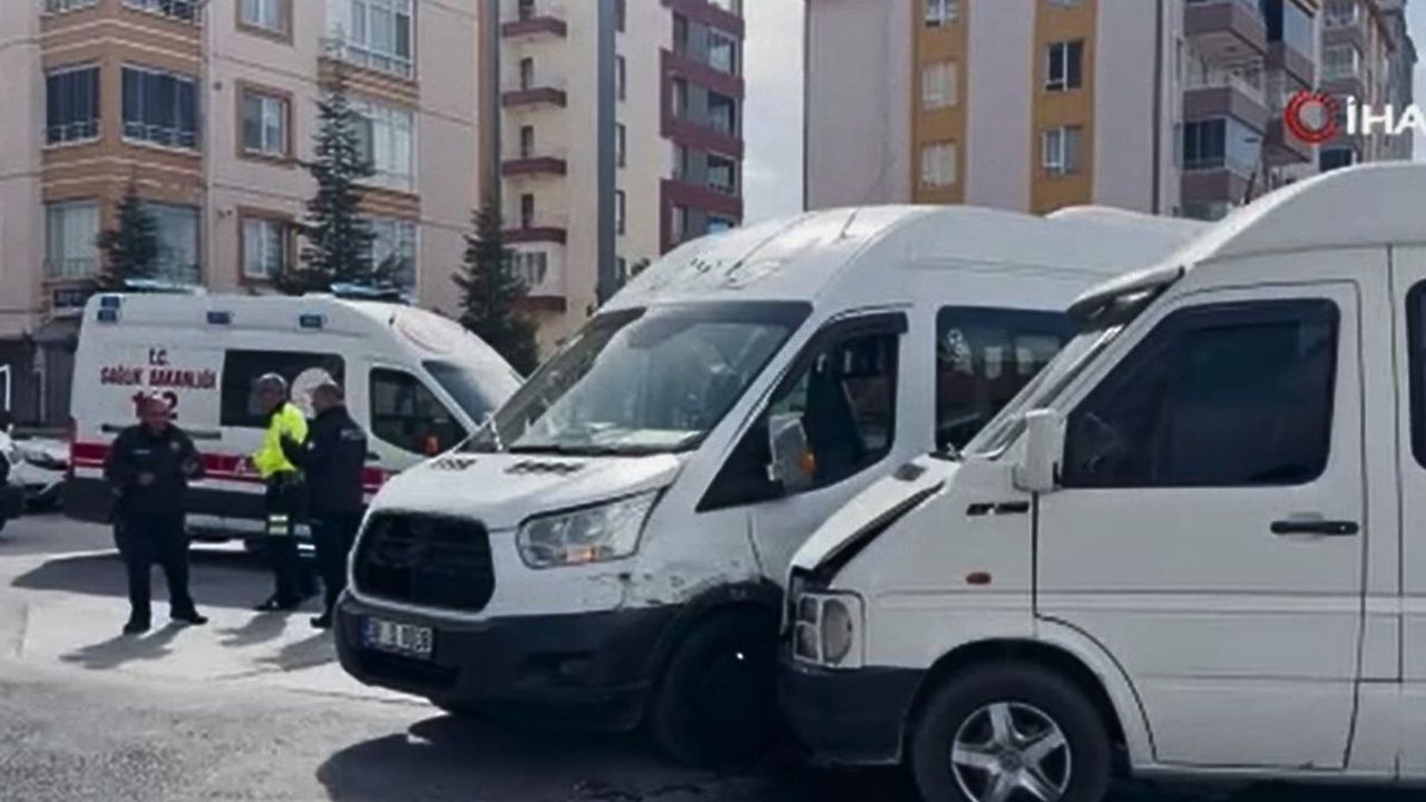 Kayseri’de iki servis çarpıştı 5 yaralı