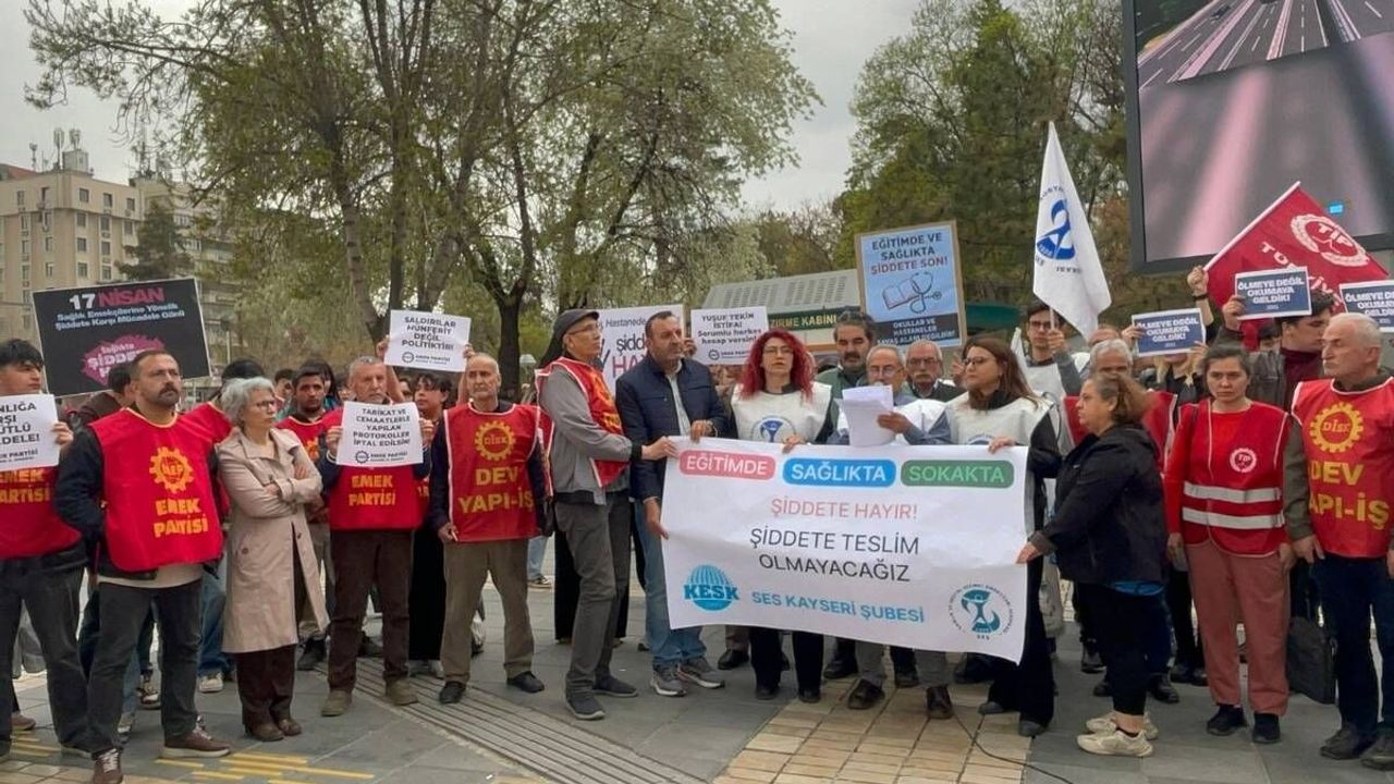 Kayseri'de sağlık emekçileri şiddetle mücadele sloganları attı!