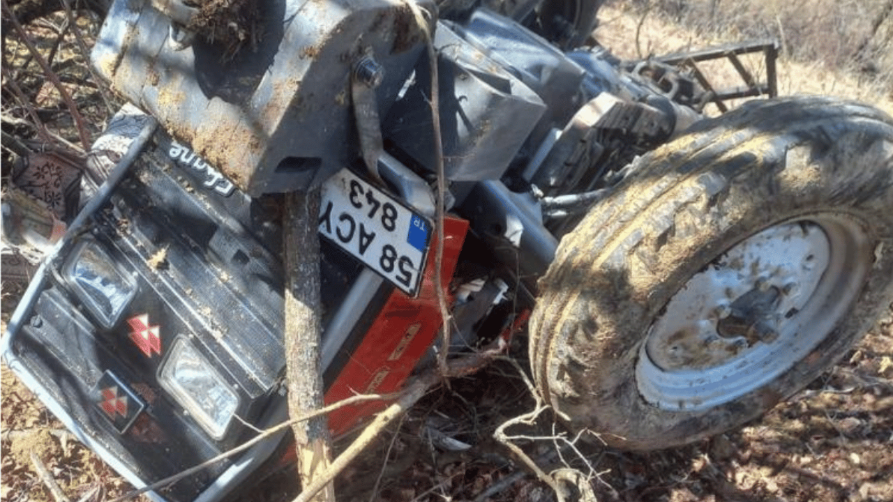 Traktör devrildi: 2 kardeşten 1'i öldü!