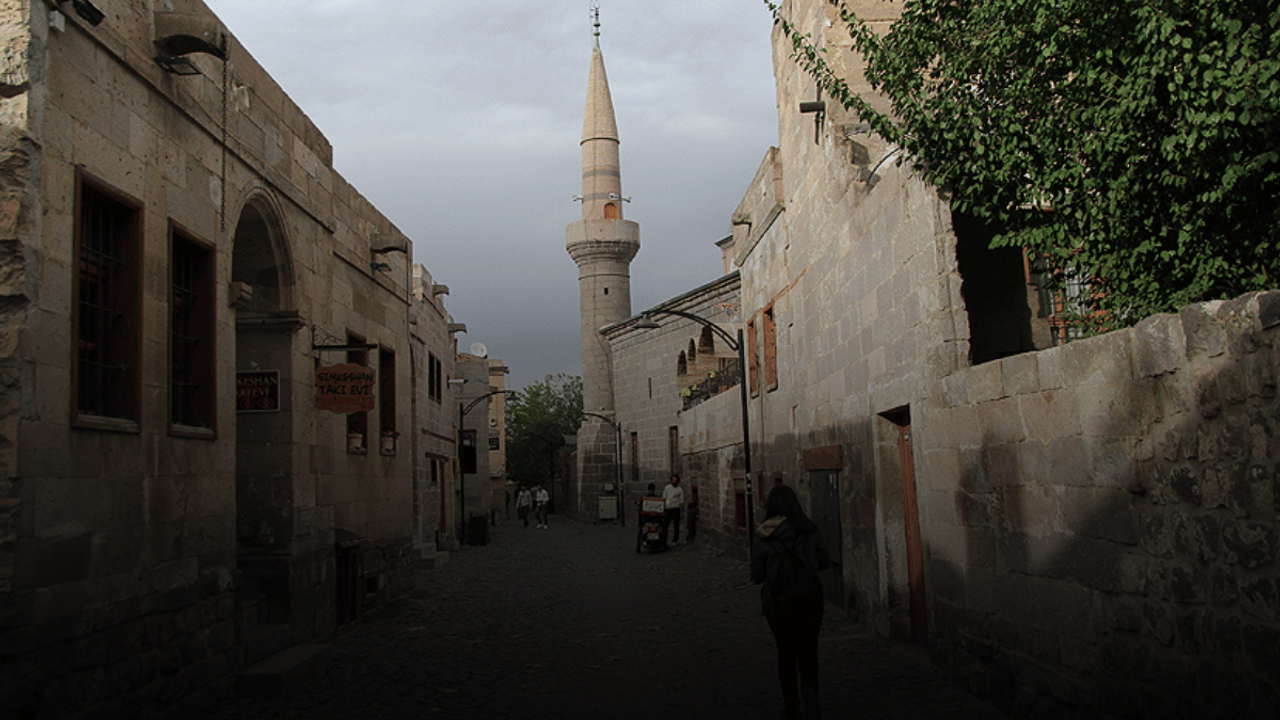 Bahar ile Gelen Sergisi Sanatseverlerle Buluşuyor