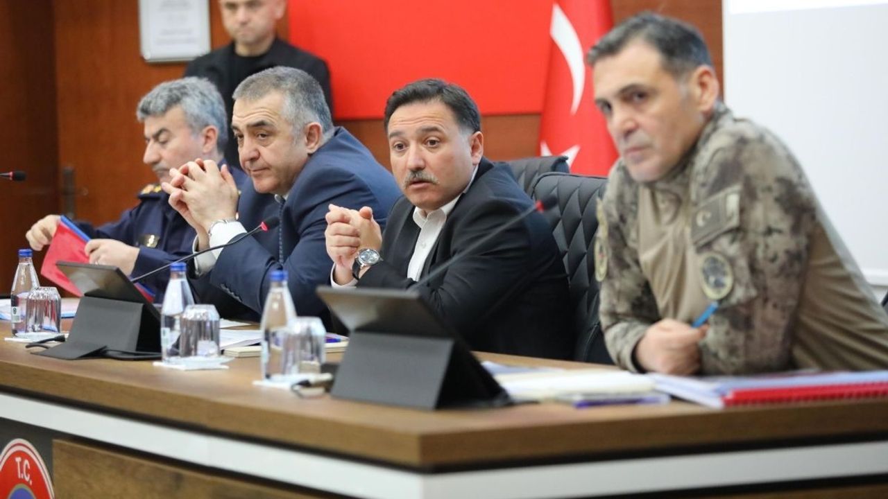 Kayseri Valisi Çiçek Kent Güvenlik Danışma Kurulu toplantısına katıldı