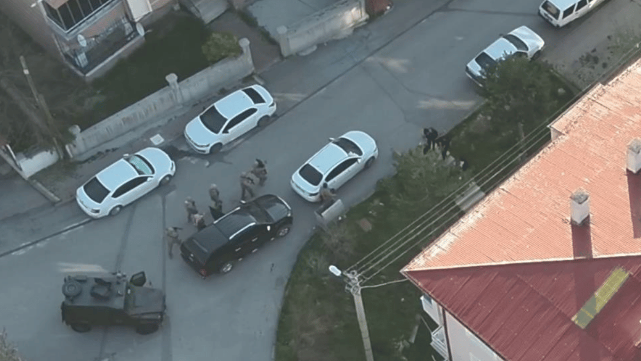 50'den fazla suçtan aranıyorlardı, yakalandılar!