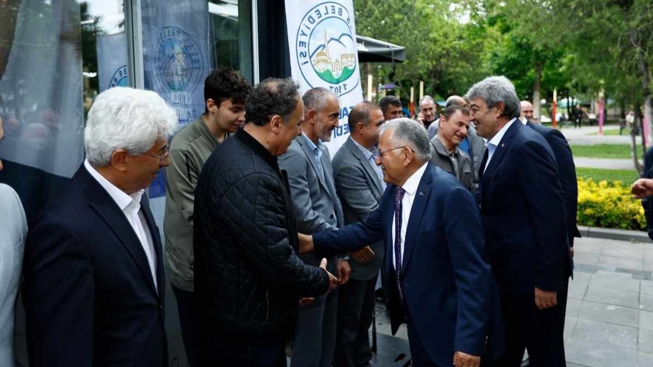 Büyükkılıç Talas’ta partilileriyle bayramlaştı