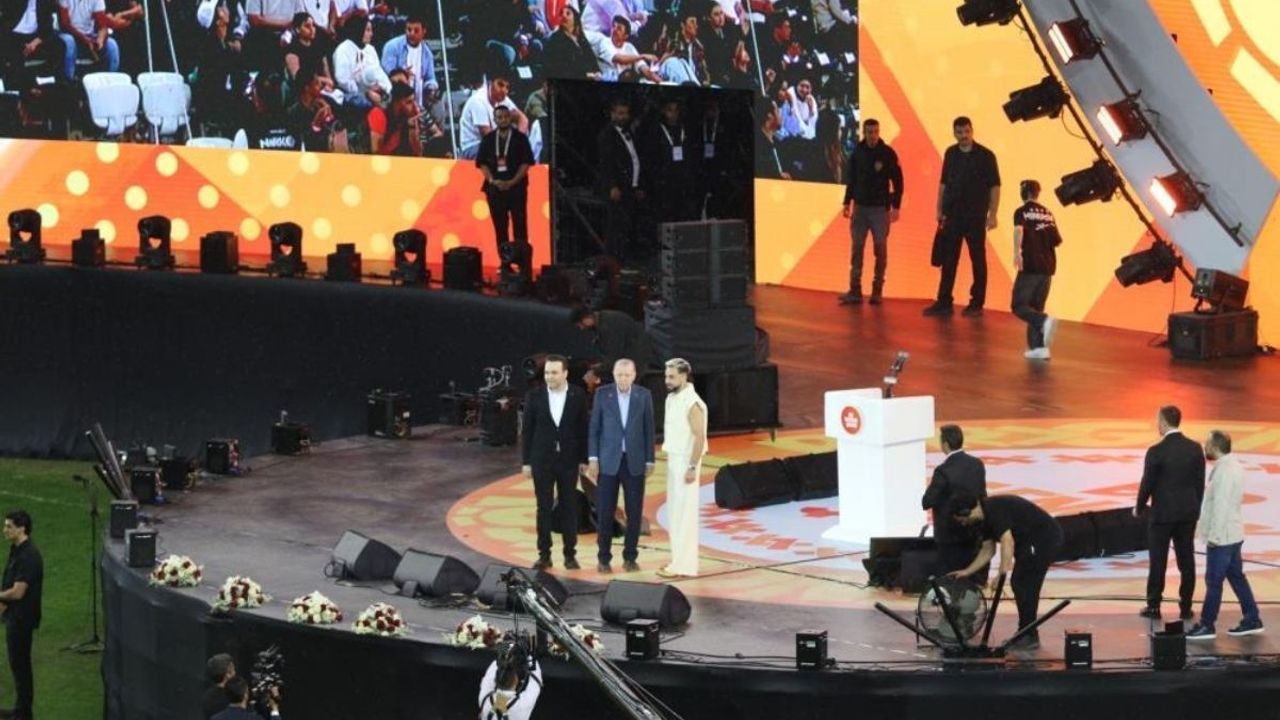 Cumhurbaşkanı Recep Tayyip Erdoğan, Sefo konserini izledi!