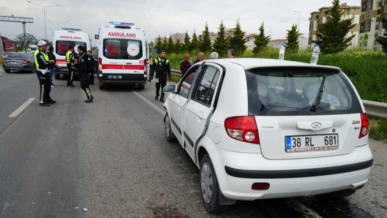 Kayseri yolunda otomobiller çarpıştı: 7 yaralı