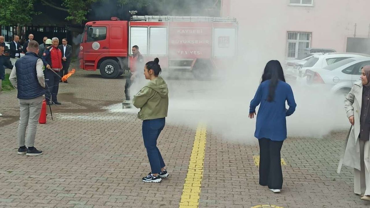 Yahyalı’da alarm gibi tatbikat! Personel alevlere müdahale etti