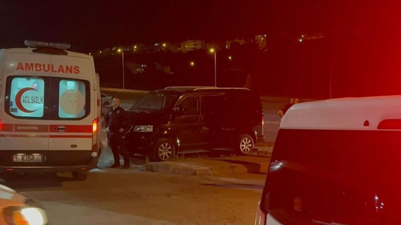 Kayseri’de 2 Kadın Birbirini Bıçakladı!