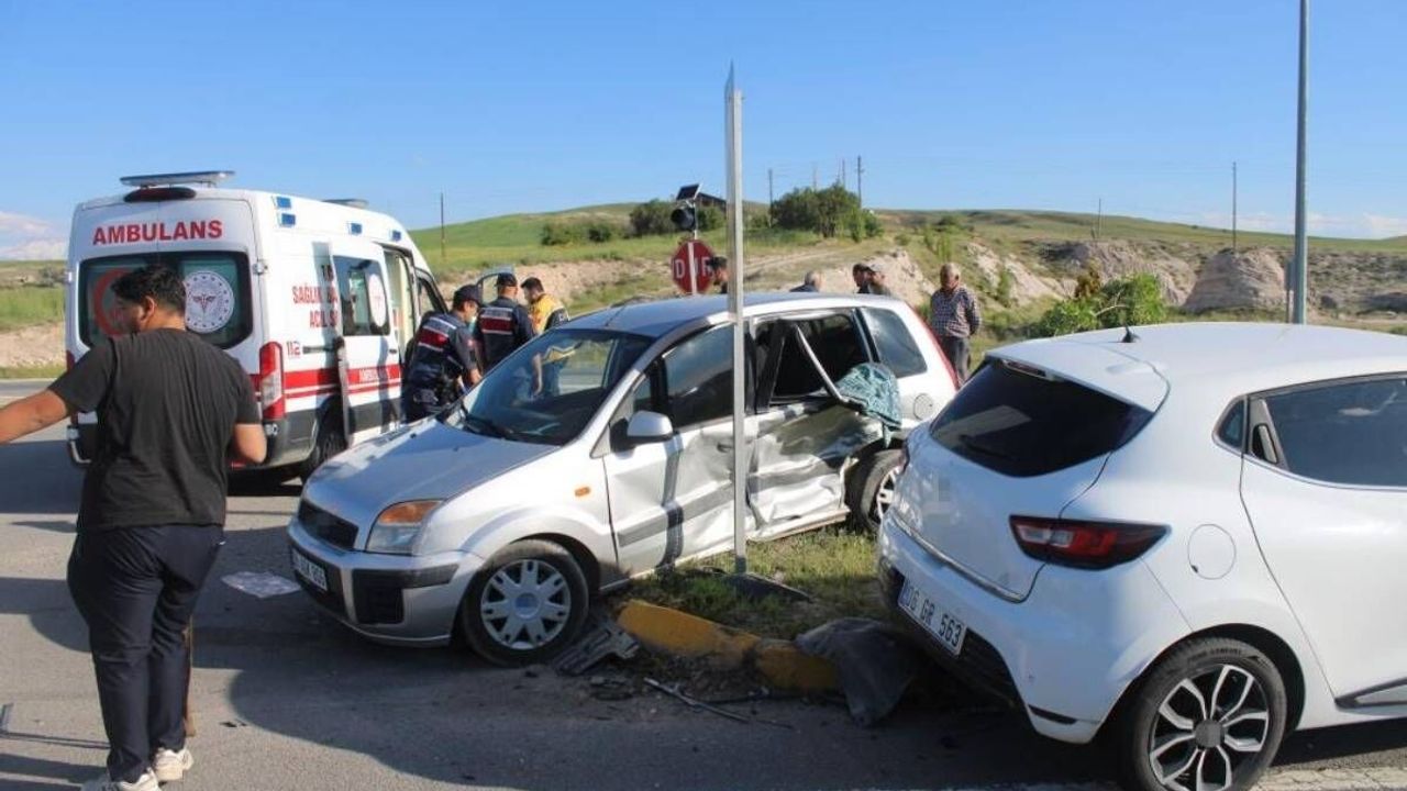 Kayseri-Kırşehir yolunda kaza: 1’i ağır 6 kişi yaralandı