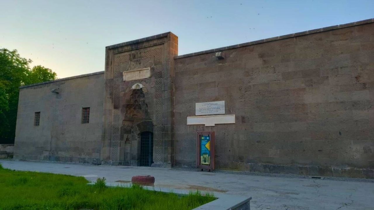 Kayseri'nin göbeğindeki Mimarsinan Parkı kaderine mi terk edildi?