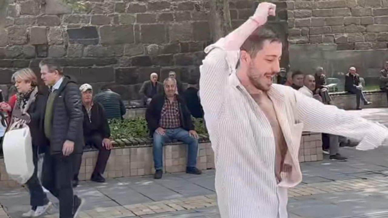 Kayseri’de gündem olan dans! Fenomen isim Cumhuriyet Meydanı’nı karıştırdı