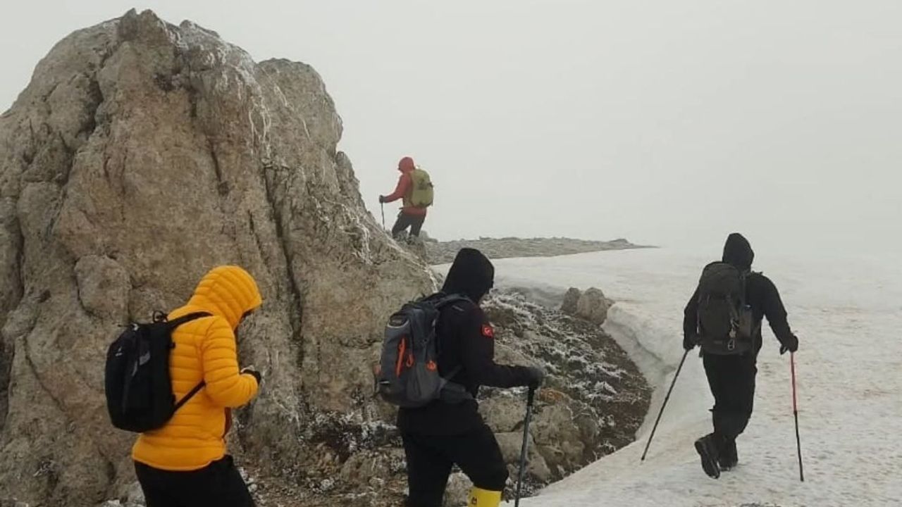 Kayserili dağcılar bayram tatilini zirvede geçirdi