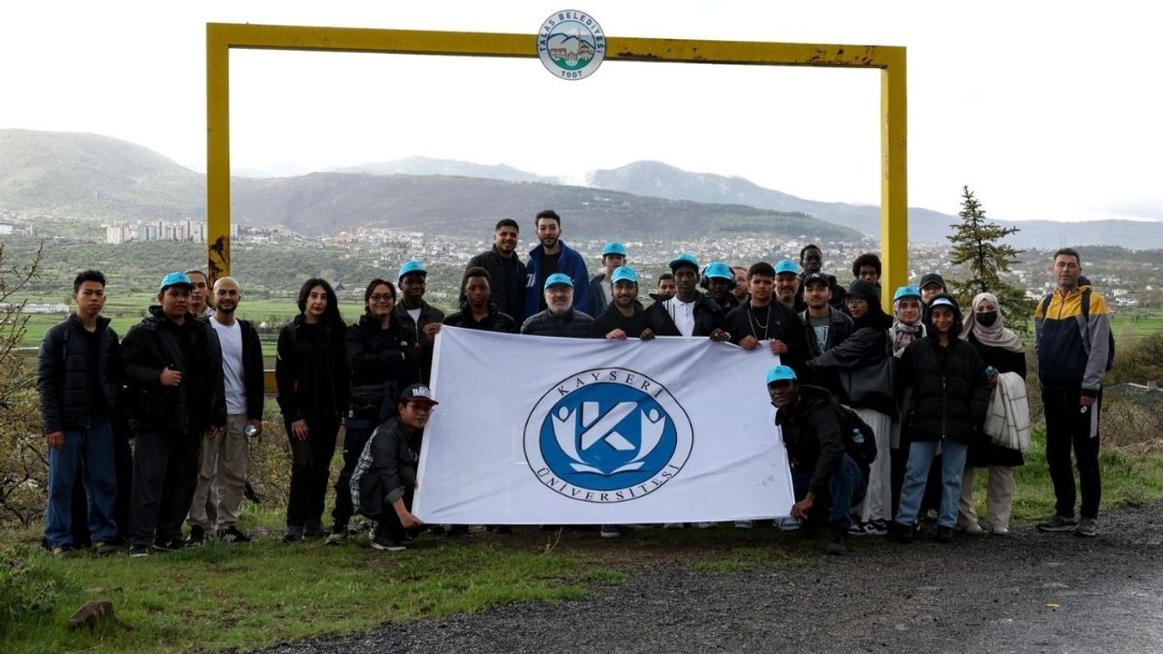 Rektör Karamustafa öğrencilerle Ali Dağı’nda buluştu