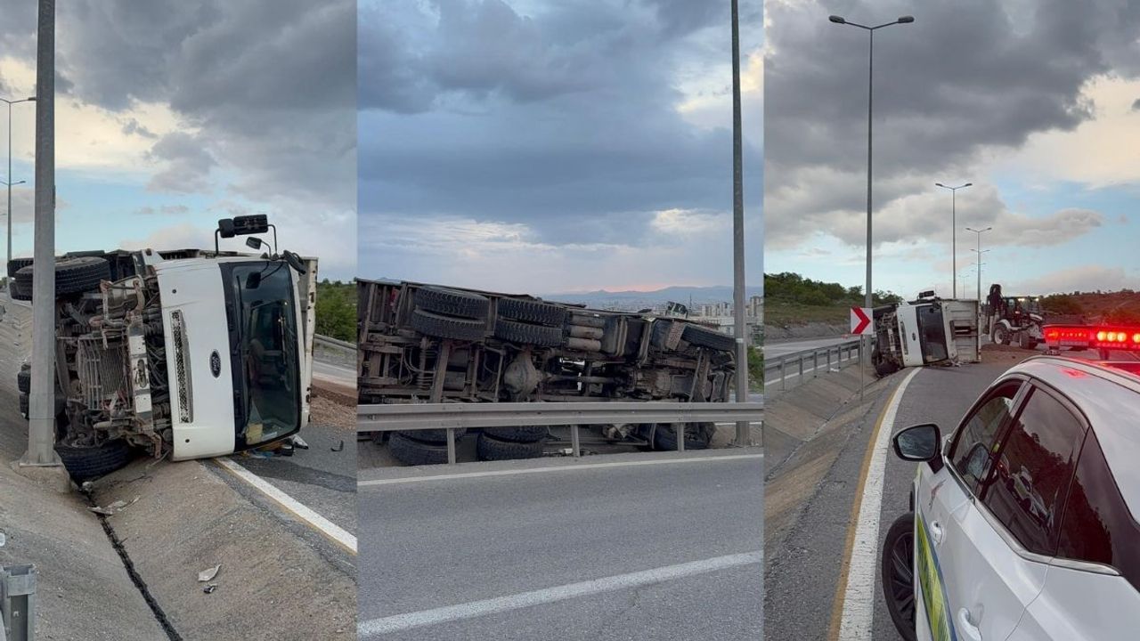 Kayseri’de viyadükte kaza: Mıcır yüklü kamyon devrildi