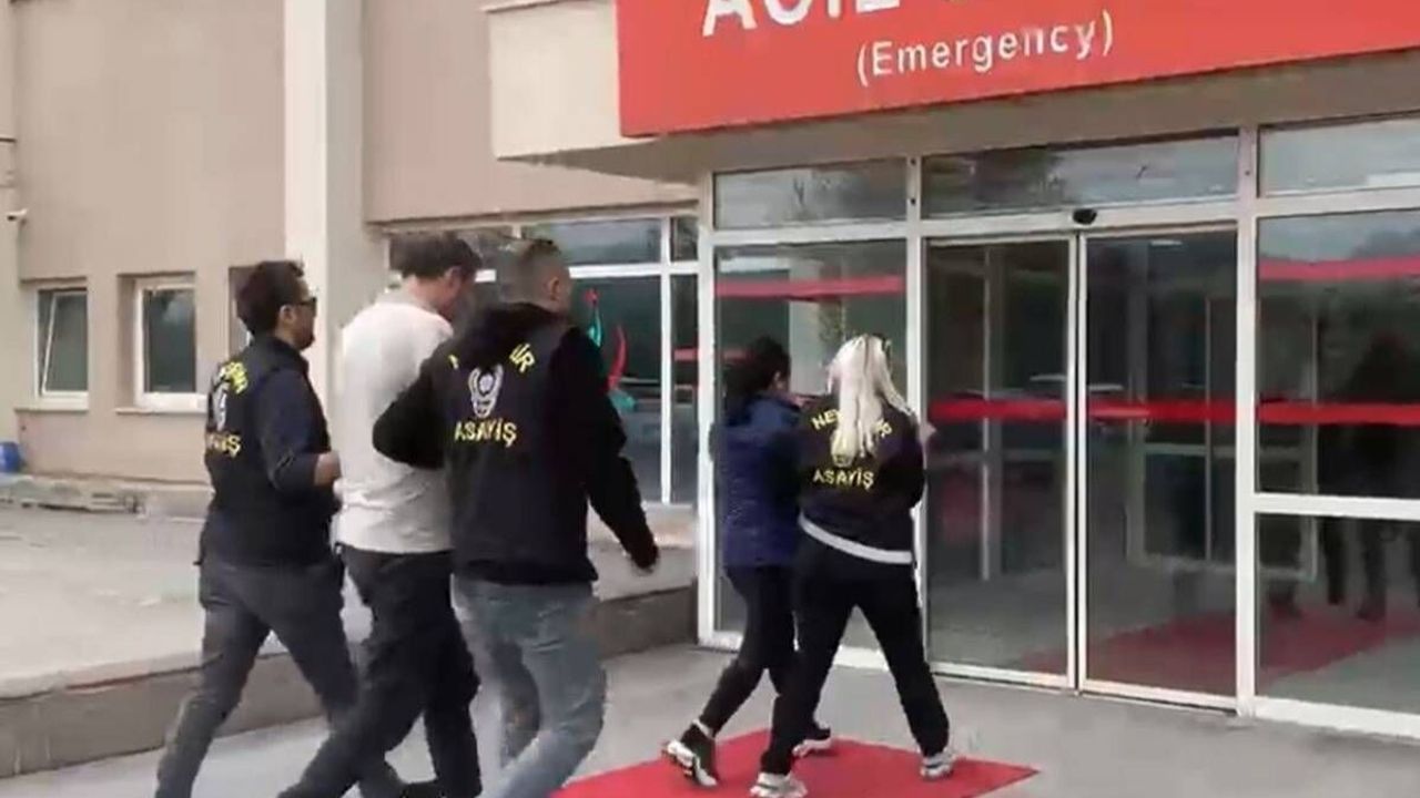 Havalimanına ait silahı çalan iki kişi yakalandı