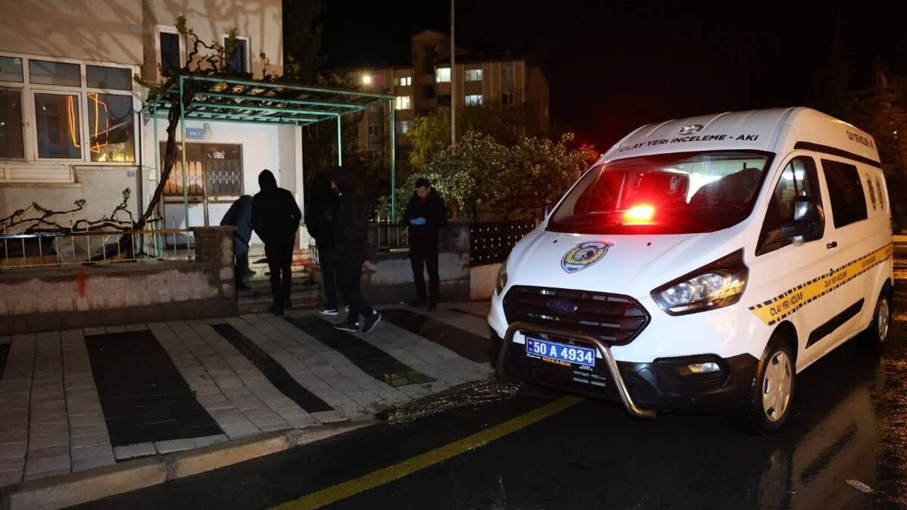 Babasını bıçaklayıp ağır yaralayan oğul ardına bile bakmadan kaçtı