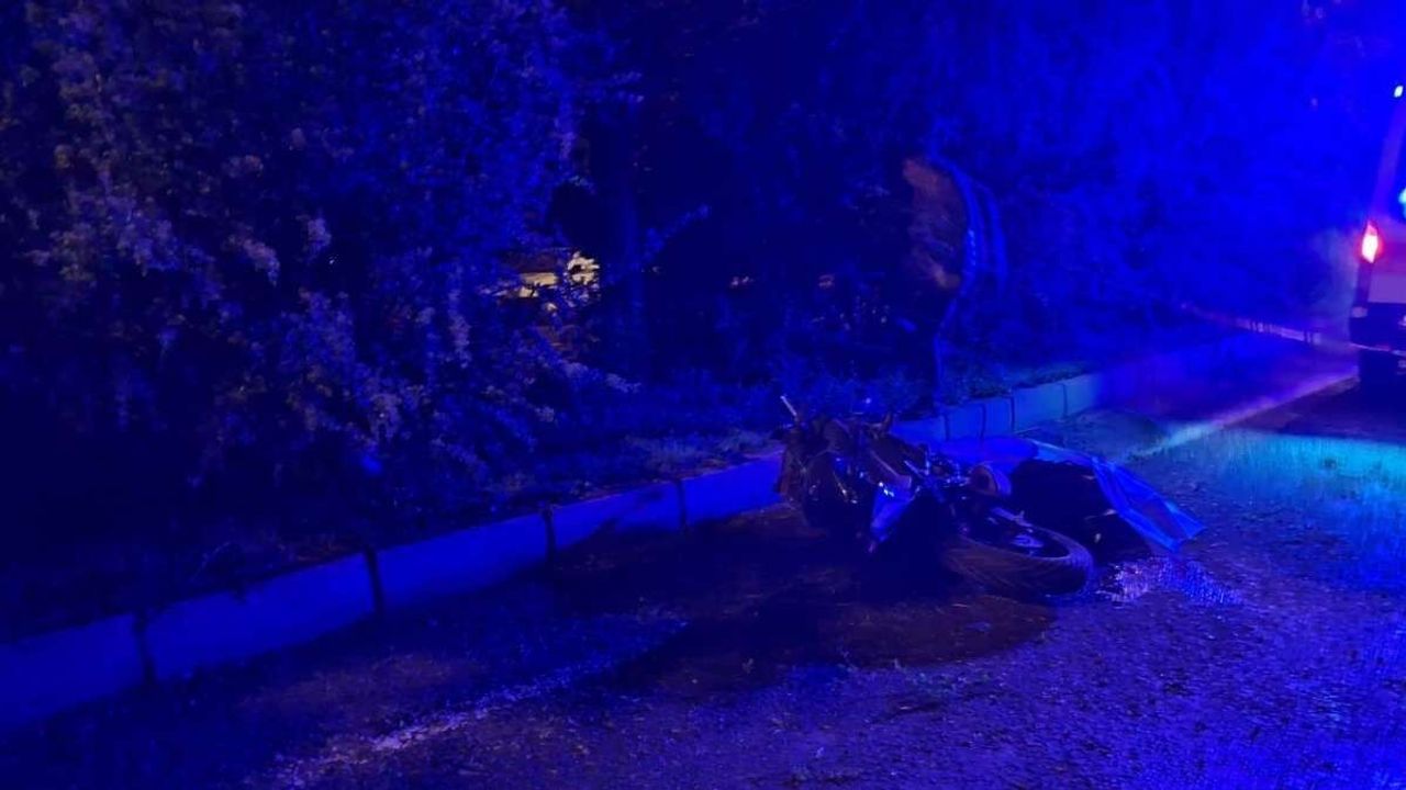 Devrilen motosikletin sürücüsü hayatını kaybetti