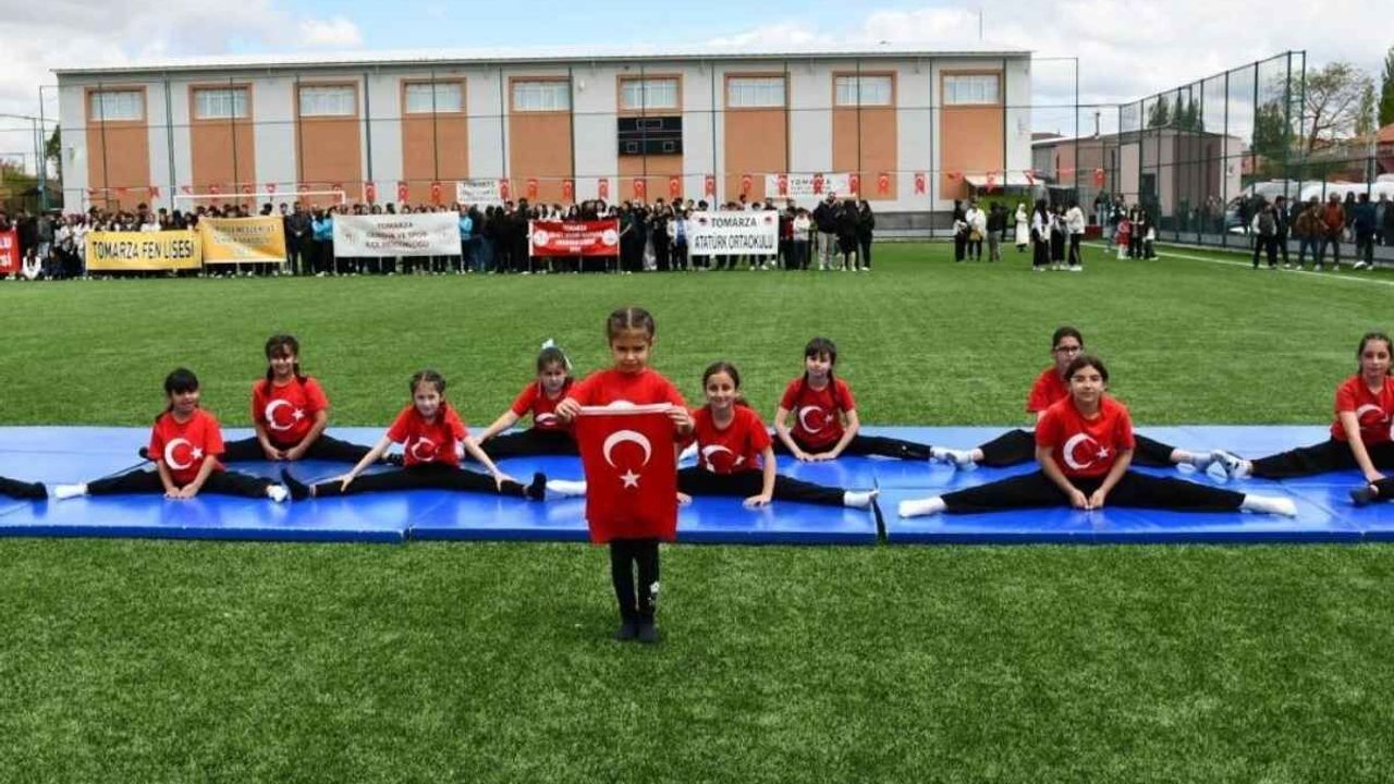 Tomarza’da bayram coşkusu: Herkes Atasını andı!