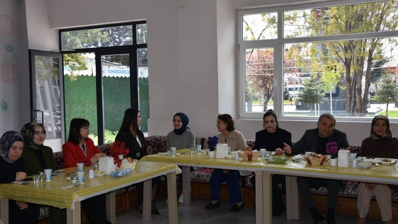 Kayserili belediye başkanı annelerle buluştu: Şefkatin en güzel örneği!