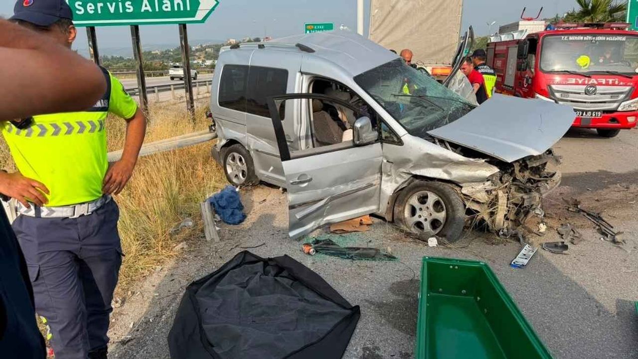 Adana yolunda kaza: 18 yaşındaki sürücü öldü, 4 yaralı