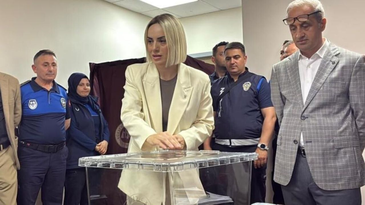 Akçakoca Belediyesi'nde Başkan Vekilliği AK Parti'ye Geçti