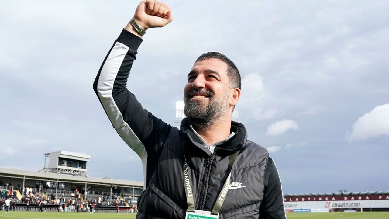 Arda Turan yılın teknik direktörü seçildi