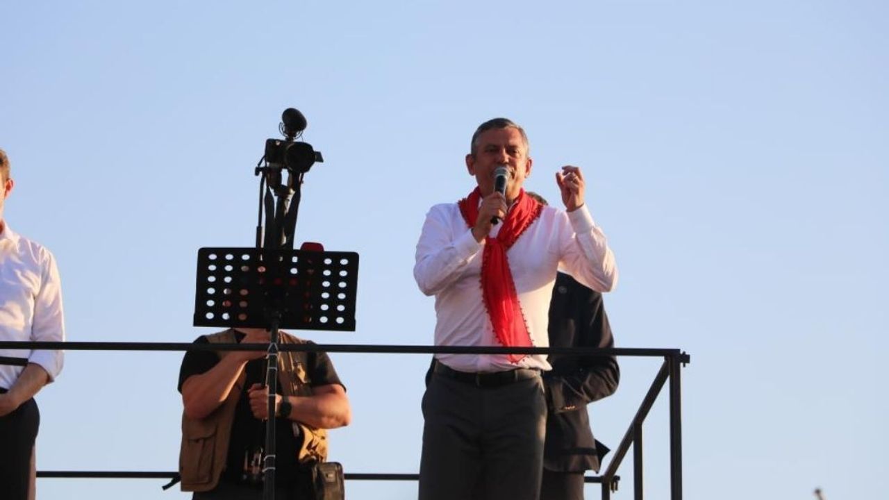 Özgür Özel: Önümüzden çekilmezseniz bu millet sizi ezer