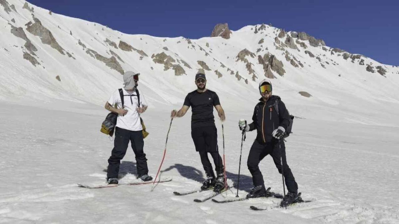 Türkiye denizde, Kayserililer Erciyes’te kayak keyfinde