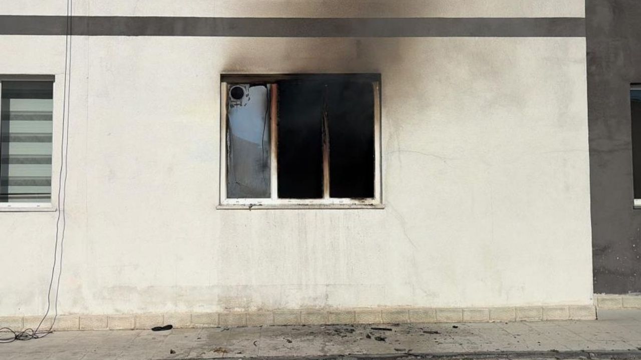 Kayseri’de bir apartmanın görevli dairesinde yangın çıktı