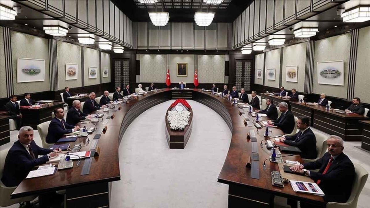 NATO zirvesinden sonra 2 bakana yol gözüktü