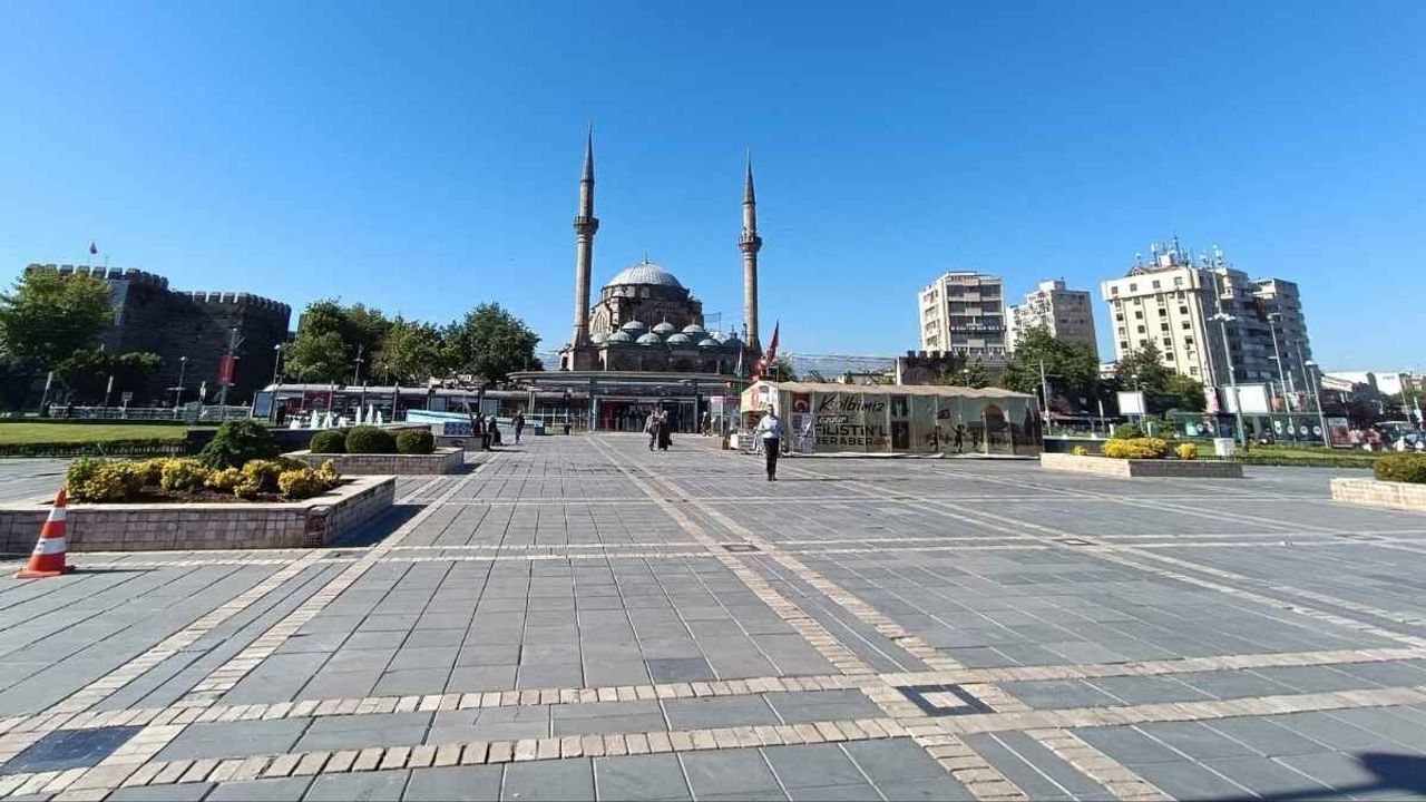 Kayseri Cumhuriyet Meydanı’nda dönüşüm başlıyor!