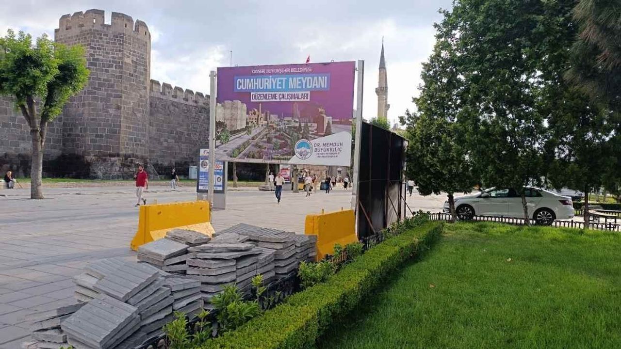 Kayseri Cumhuriyet Meydanı'nda dönüşüm yarım kaldı