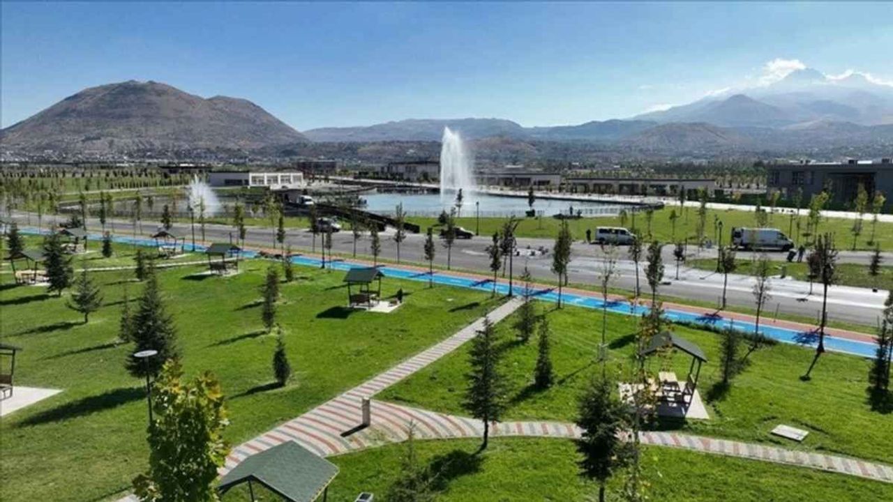 Kayseri'de Millet Bahçesi'ni tek tek denetlediler