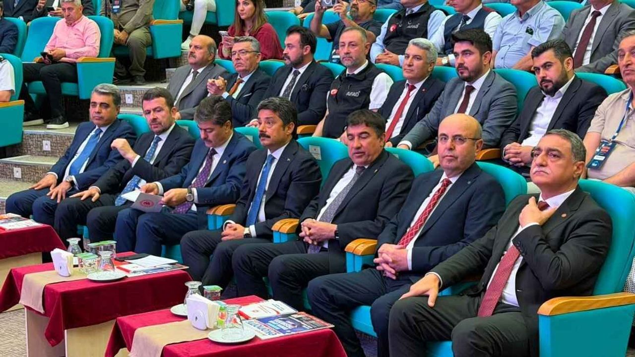 Kırşehir’de dijital medya çalıştayı tamamlandı: Masada sahadan yapay zekaya her şey vardı!