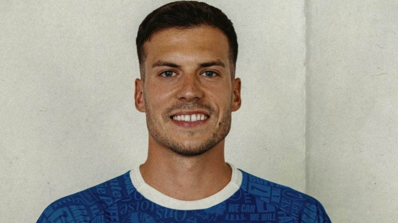 Kayserisporluların merakla beklediği transfer rafa kaldırıldı! Yıldız oyuncu yeni takımıyla poz verdi
