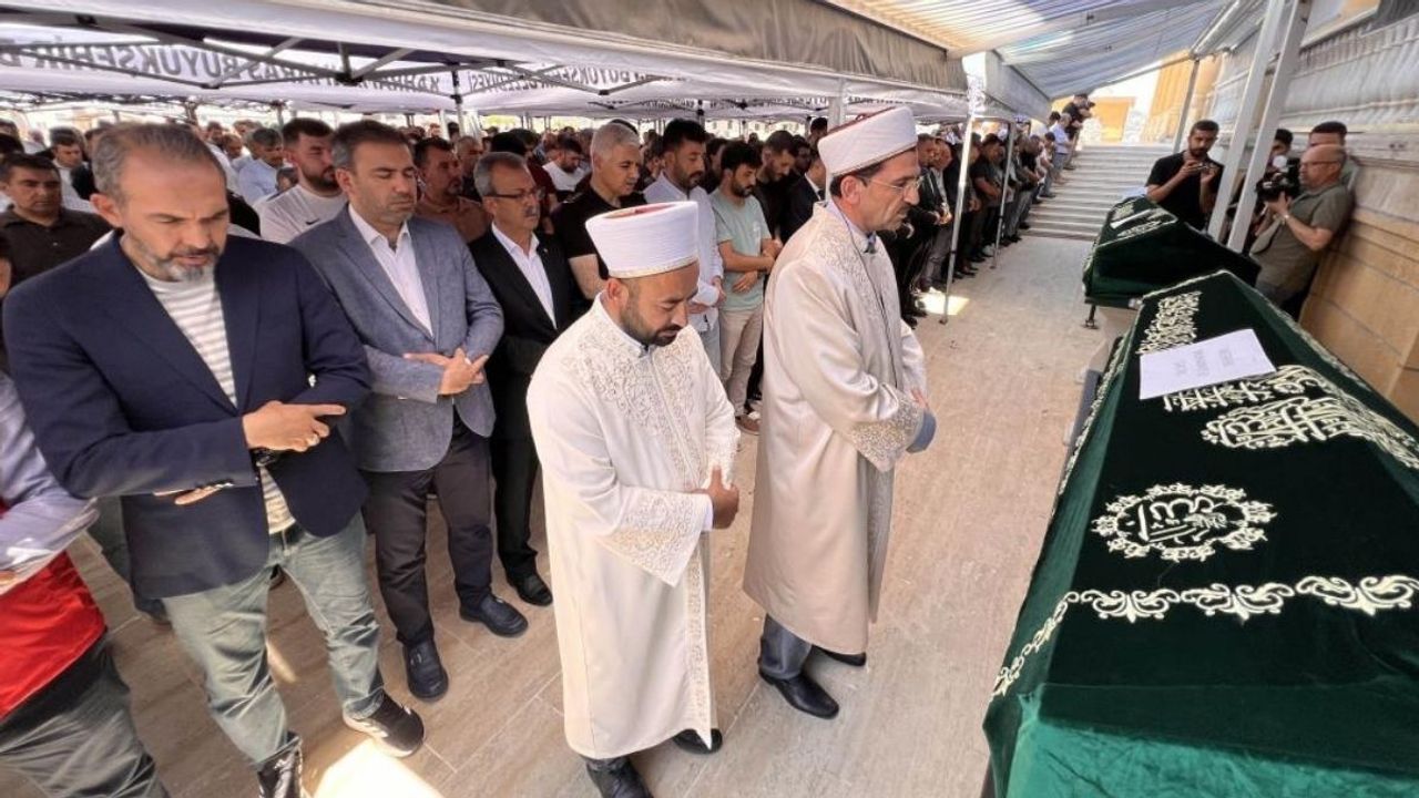 Kahramanmaraş’ta yangında ölen engelli 3 kardeş toprağa verildi!