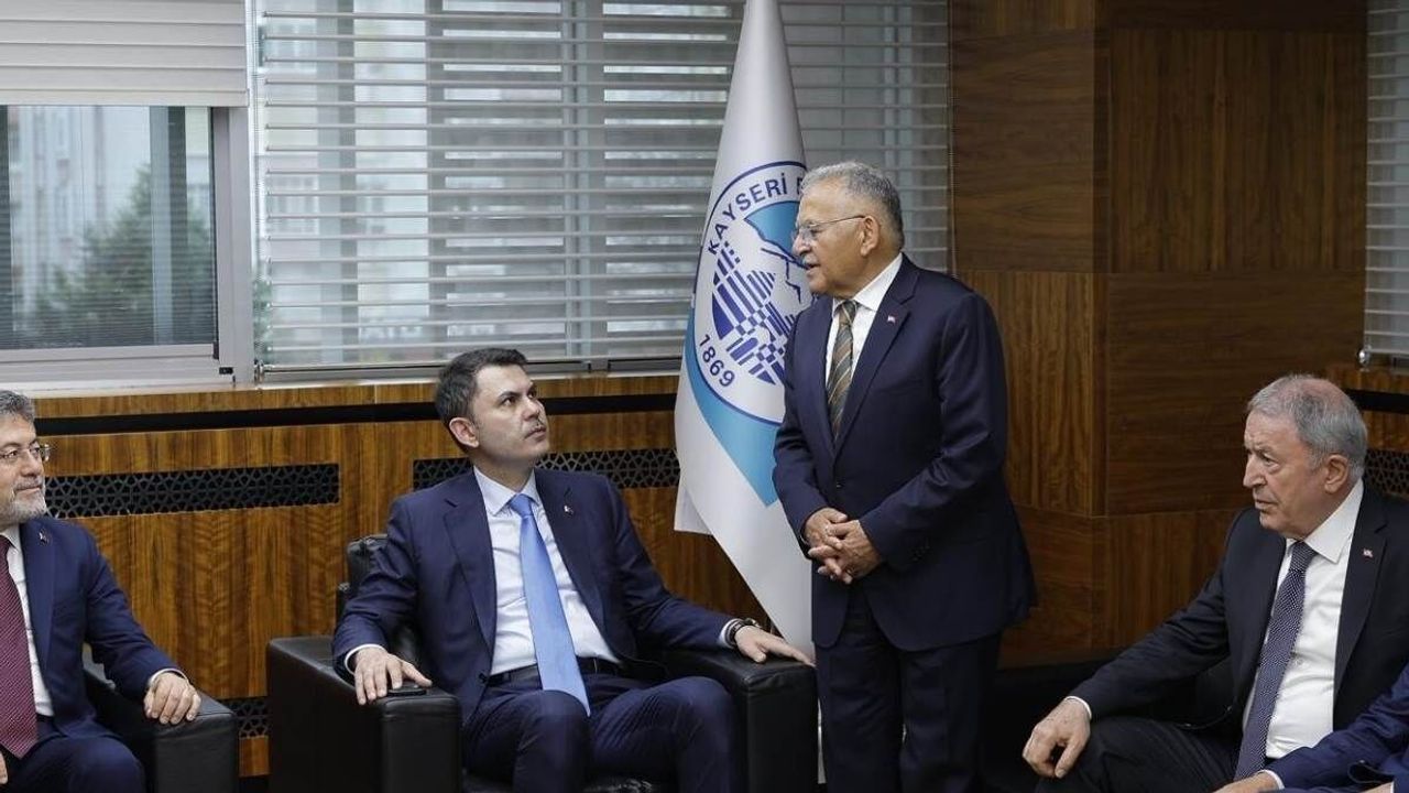 Bakan Kurum ve Yumaklı’dan Büyükşehir Belediyesi’ne ziyaret
