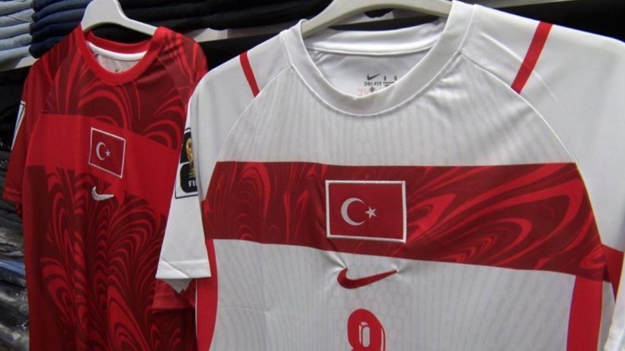 Kayseri'de milli takım formasına büyük ilgi! Esnaf talebe yetişemiyor