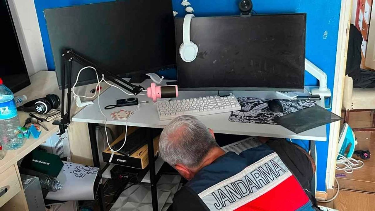 Kredi kartı şebekesine MİT operasyonu: 3 gözaltı