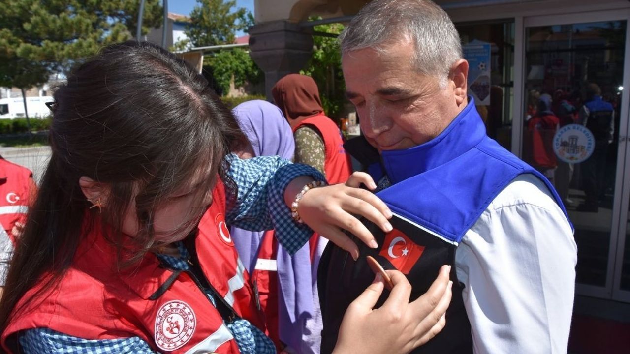 Kayserili Belediye Başkanına dikkat çeken rozet!