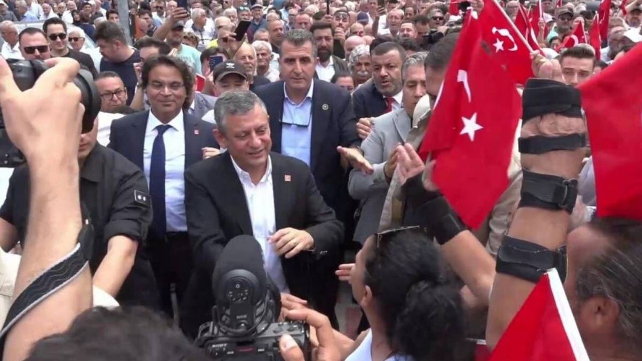 Özgür Özel: Bize bina da otobüs de lazım değil