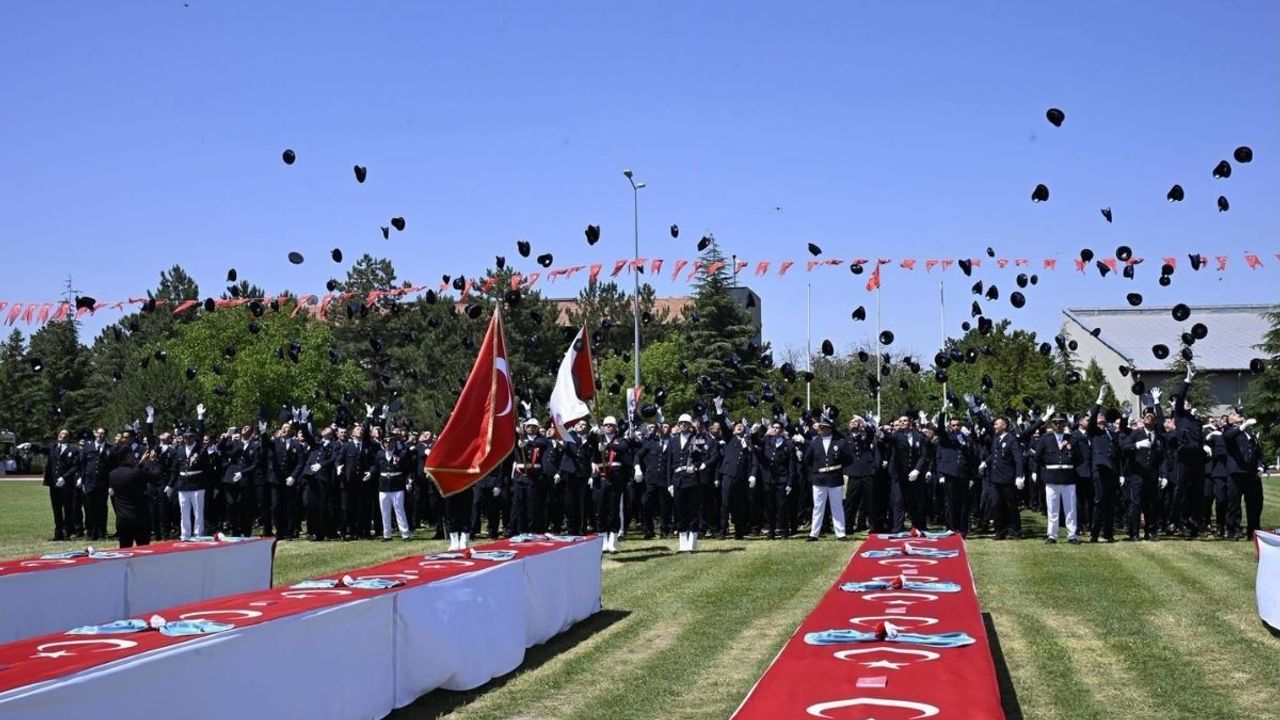 Kayseri POMEM'de mezuniyet coşkusu! 411 polis adayı göreve hazır