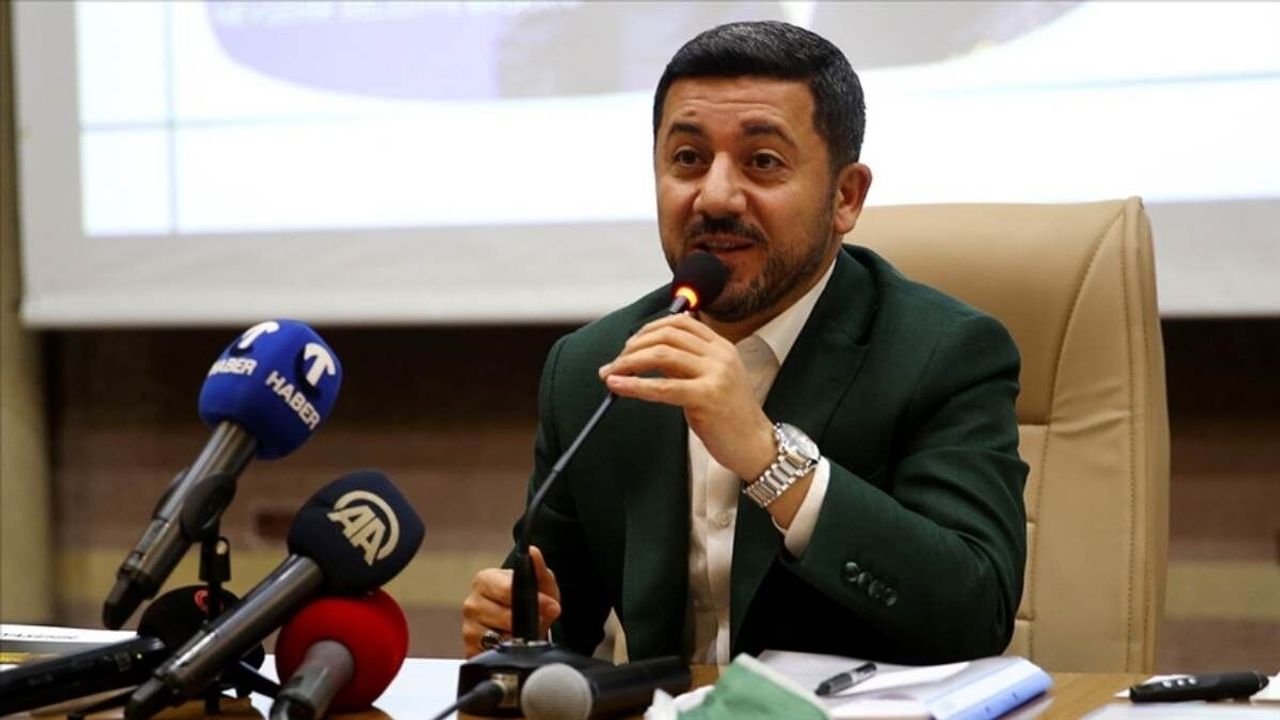 Nevşehir Belediye Başkanı Rasim Arı kilisede ezan okudu