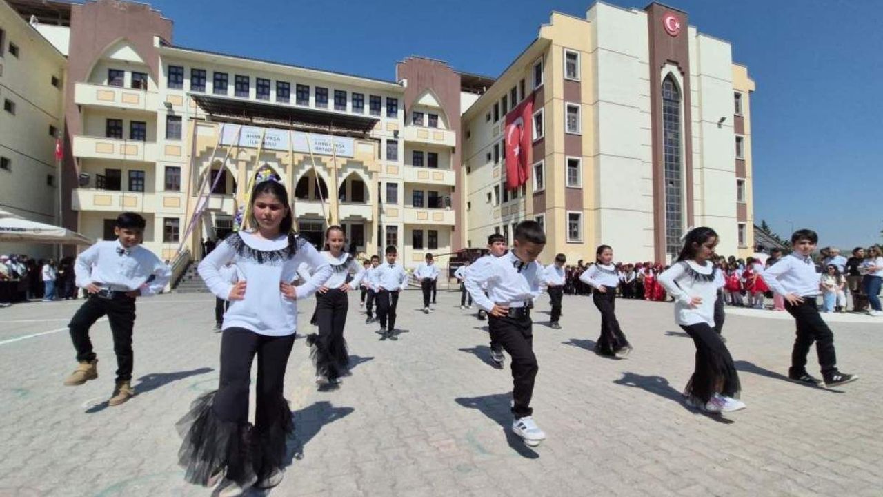 Kayseri’de öğrenciler yaza merhaba şöleni’nde eğlendi
