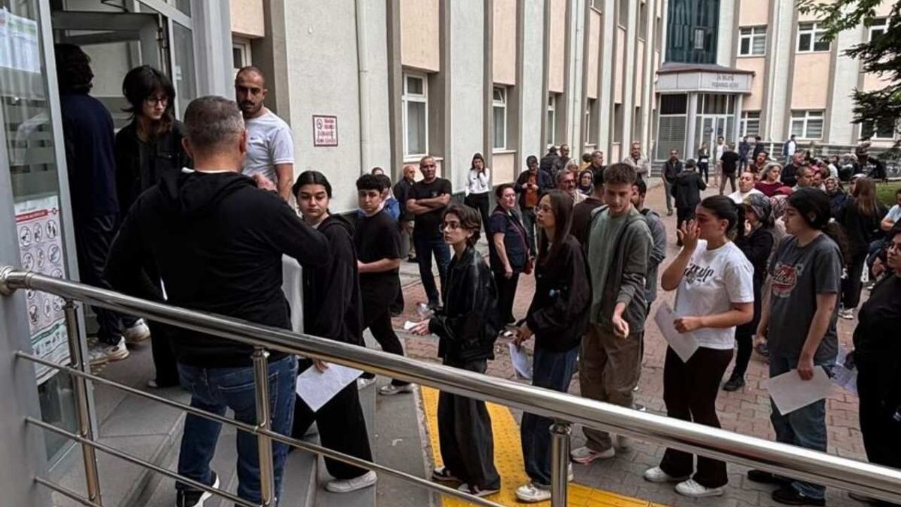 YKS heyecanı başladı: 2,4 milyon aday sınavda