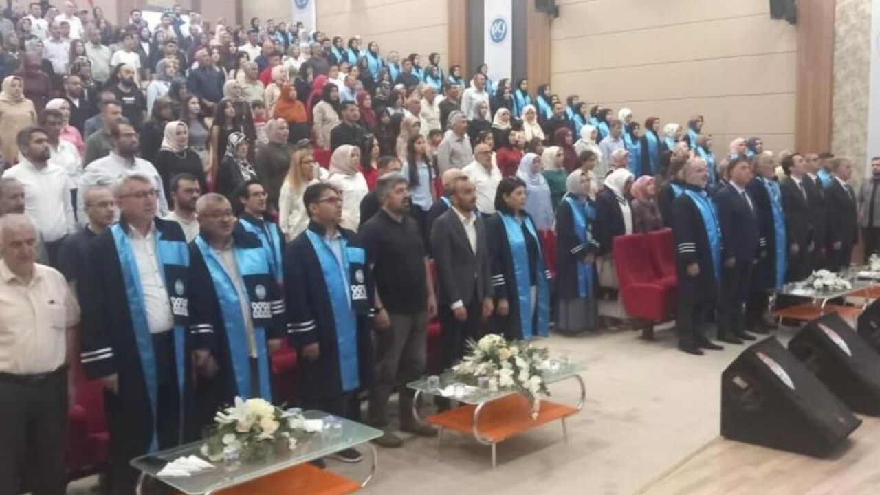 KAYÜ İlahiyat fakültesi ilk mezunlarını verdi